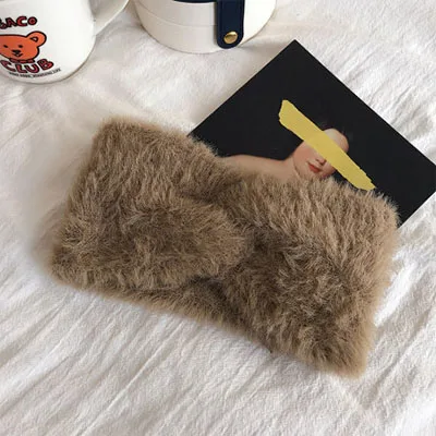 Осенне-зимняя мохеровая повязка для волос, Женская однотонная пушистая теплая повязка на голову, корейские уличные аксессуары для волос, милые резинки для волос для девочек - Цвет: Coffee
