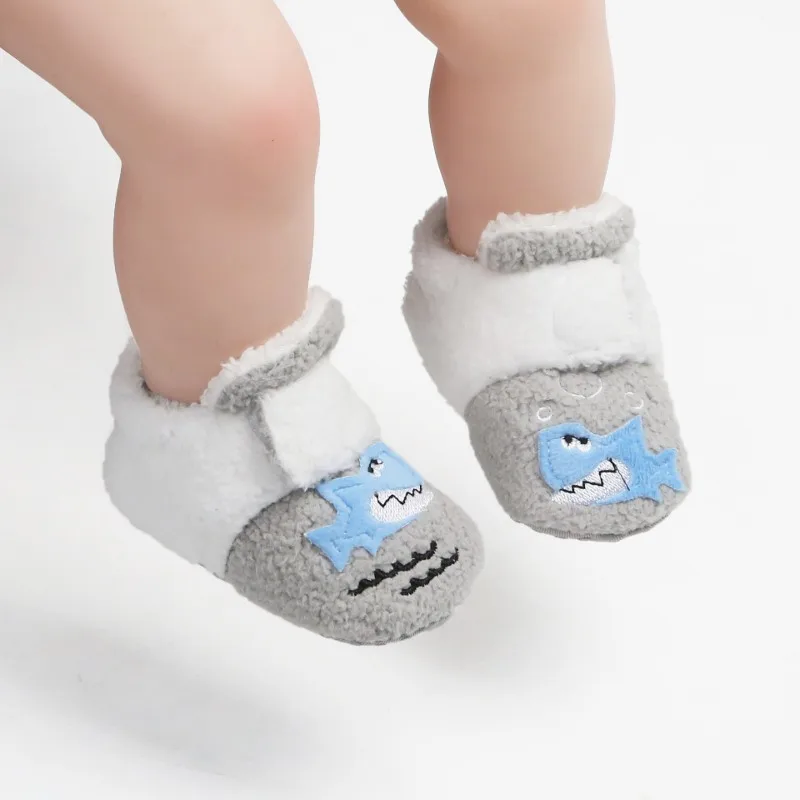 Детские тапочки для мальчиков и девочек; Милая домашняя обувь для девочек с героями мультфильмов; зимние домашние тапочки для мальчиков; теплые бархатные детские ботинки