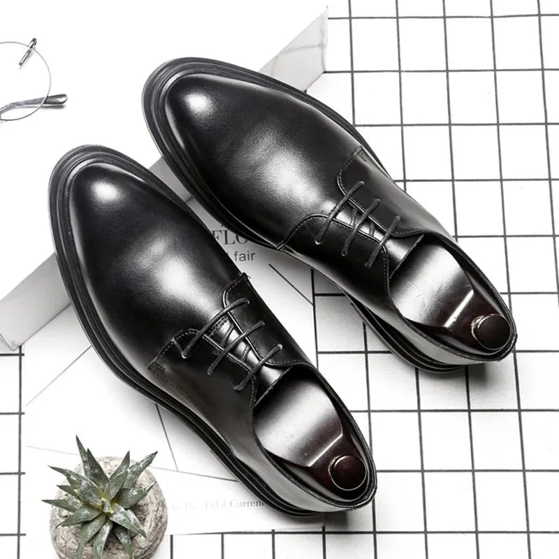 Uomini Oxford Scarpe Maschio Scarpe Formali Pelle Verniciata Uomini Brogues Scarpe Lace-Up Bullock Vestito Di Affari 559
