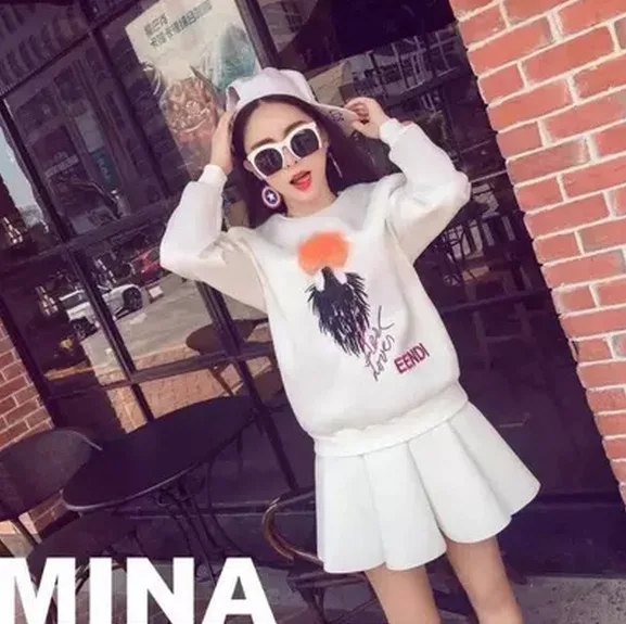 

2016 Autumn And Winter Cute Ball Printed Long Sleeve round Neck Sweater + Skirt Combo 8-24
