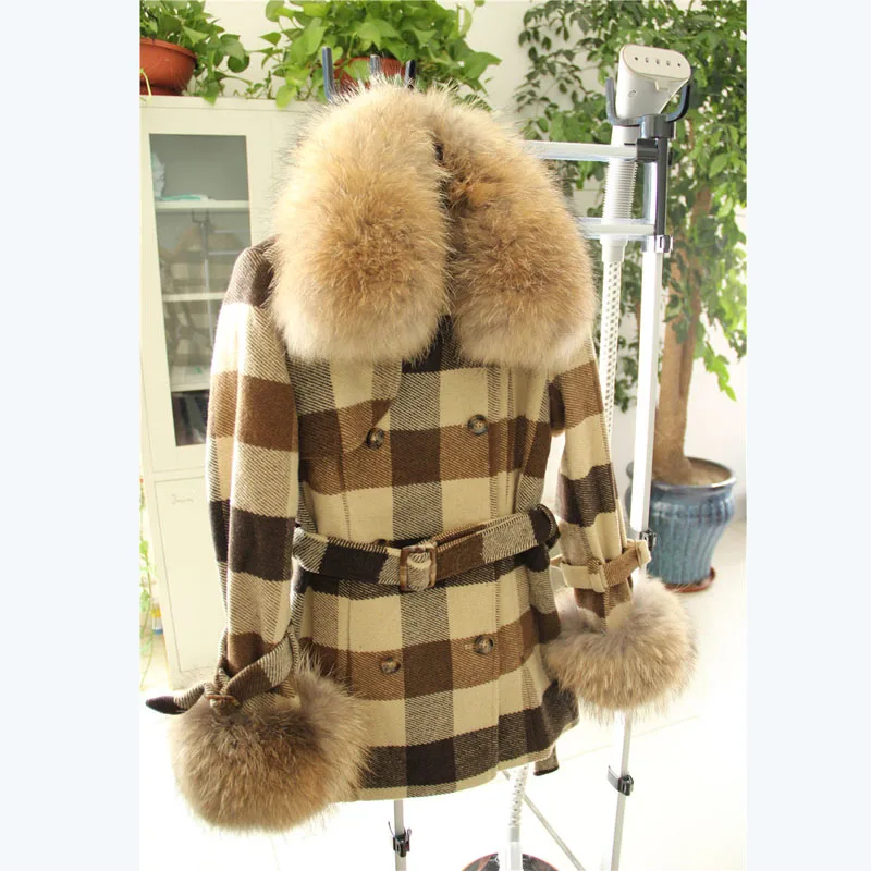 Plaid as the photo Для женщин модные осенние и зимние из натурального меха енота меховым воротником шерстяное пальто в клетку Тонкий шерстяное пальто Женская одежда - Цвет: Plaid as the photo
