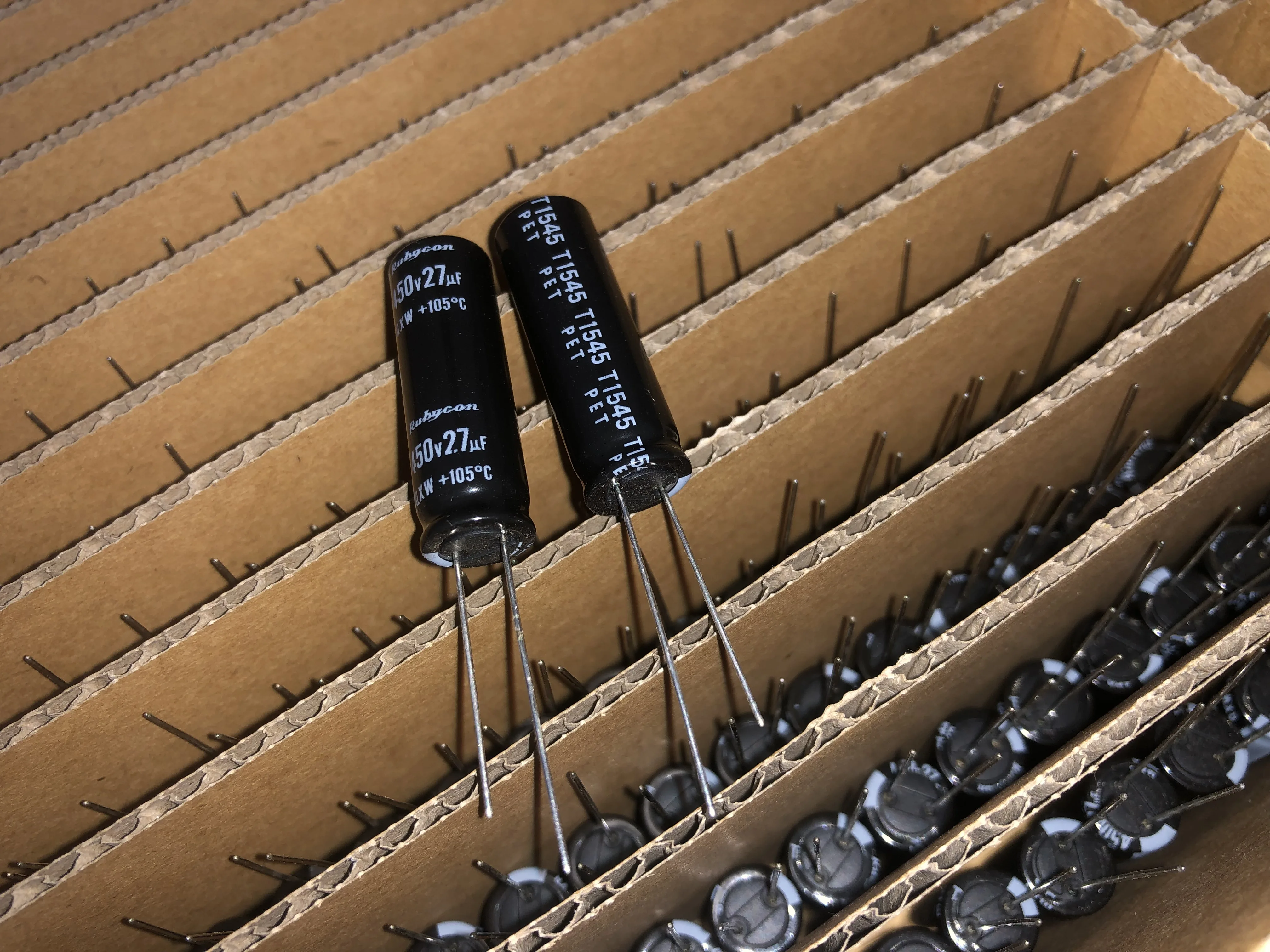 Рекламный японский Рубин RUBYCON 450V27UF QXW 10X30 алюминиевый электролитический