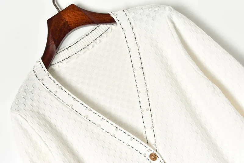 Роскошный брендовый дизайнерский вязаный свитер для женщин винтажный v-образный вырез Бисероплетение полосатый вязаный кардиган черный белый