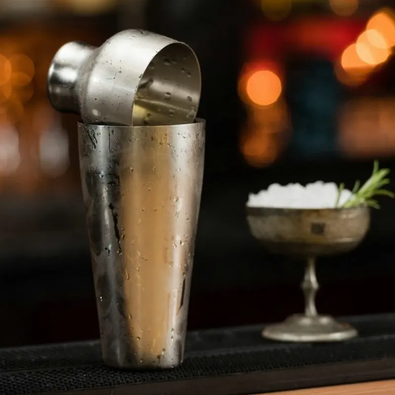 550ml Calabrese Bar Cocktail Shaker Stainless Steel Bottle Cocktail Shaker Essential Barware Bar Tool for Bartender Drink Party cocktail shaker