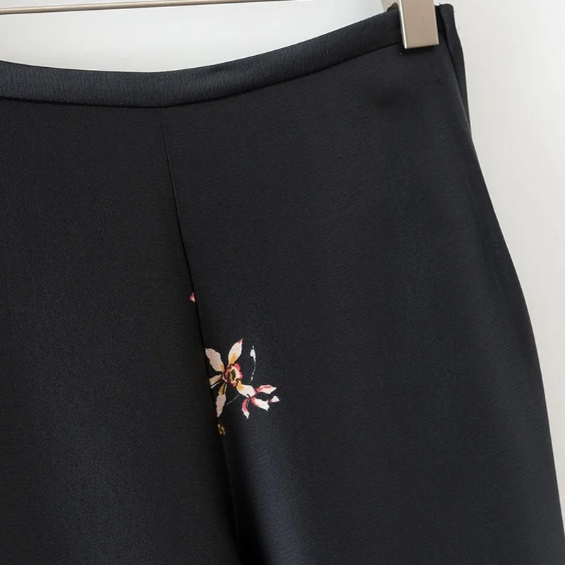 Рисунок 3 - Брюки женские с принтом журавлей