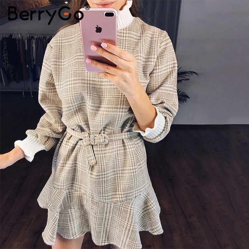 BerryGo Элегантное платье в клетку женское коротким трикотажным платьем с рюшами и