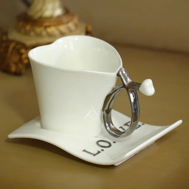 Керамическая кофейная чашка набор английский послеобеденный чай набор кружка в форме сердца парные чашки и блюдце кофейная посуда набор подарок для влюбленных Прямая поставка - Цвет: White