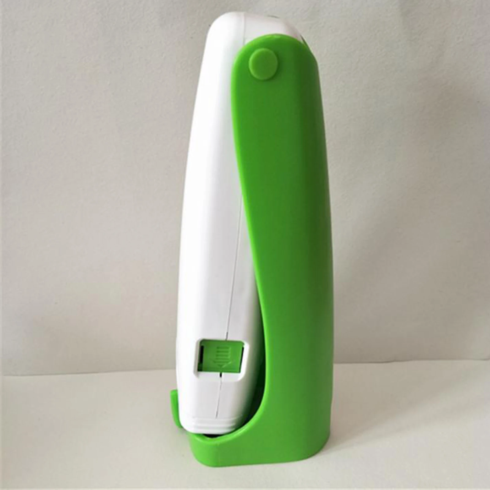 Garlic Cutter, Kitchen Garlic Slicer, Stainless Steel Safety Blade , Ergonomic Handle Easy Grip