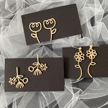 AOMU-pendientes de Metal de crisantemo para mujer, línea abstracta geométrica Simple, Color dorado, flor de racimo, tulipán, 2020