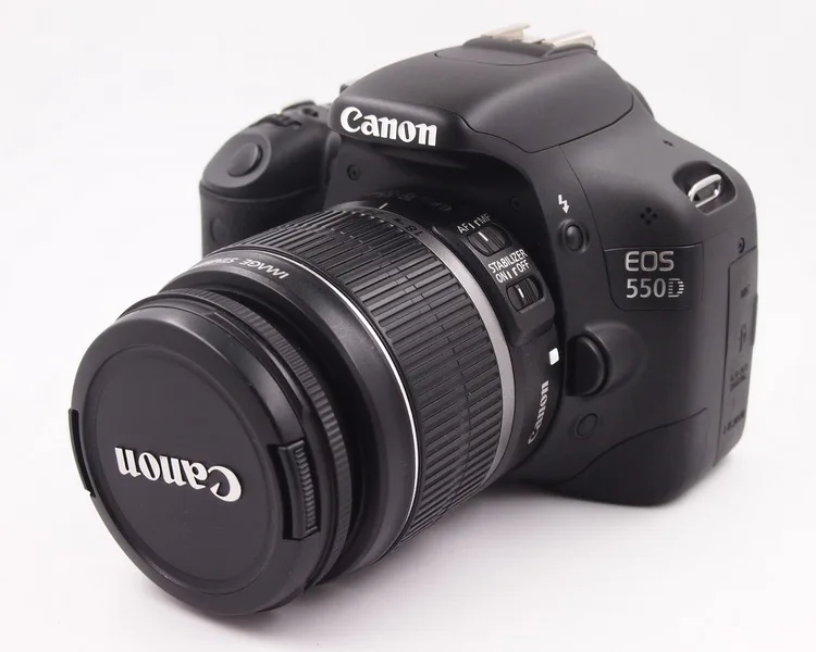 Б/у цифровая зеркальная камера Canon 550D 18MP (черная) с объективом EF-S 18-55 IS Kit картой