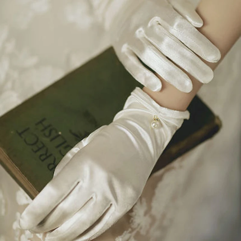 Evening gloves etiquette Dresses Images 2022