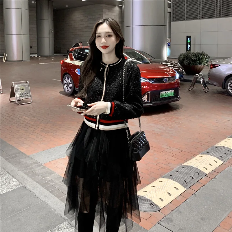 

Photo Shoot 2019 Black And White with Pattern Tweed Warm Quilted Baseball Uniform Cropped Jacket + Irregular Joint Gauze Skirt