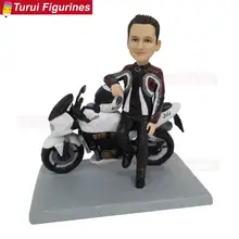 Человек носить комбинезон и его мотоцикл статуэтки скульптуры куклы Статуэтка мотоцикл подставка для тортов на день рождения