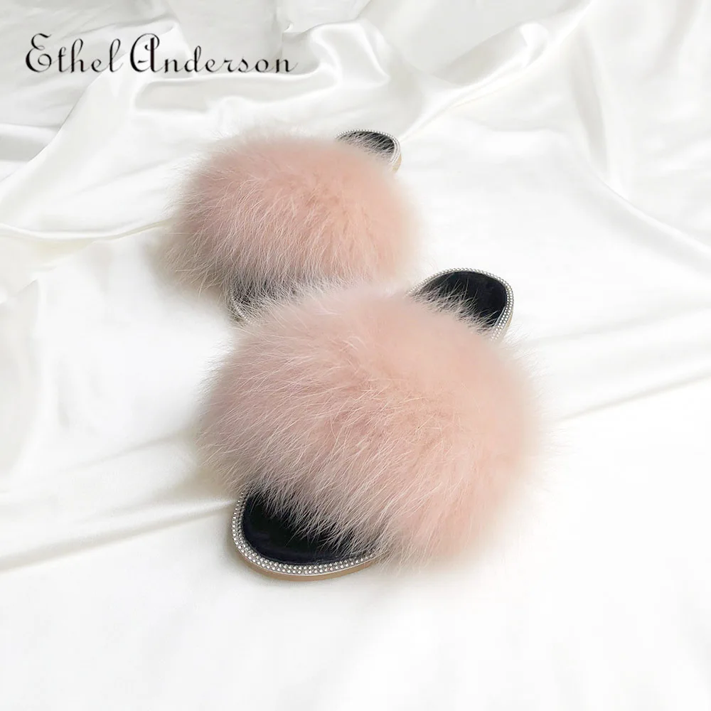 Slippers with fox fur decor in pink