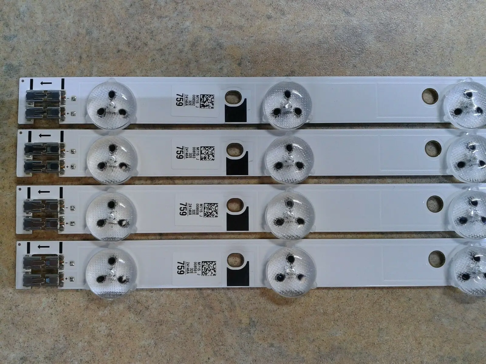 4Pieces/lot LED L070 32F-3535LED-40EA D1GE-320SC1-R3 FOR SAMSUNG UE32EH5300W 100%NEW