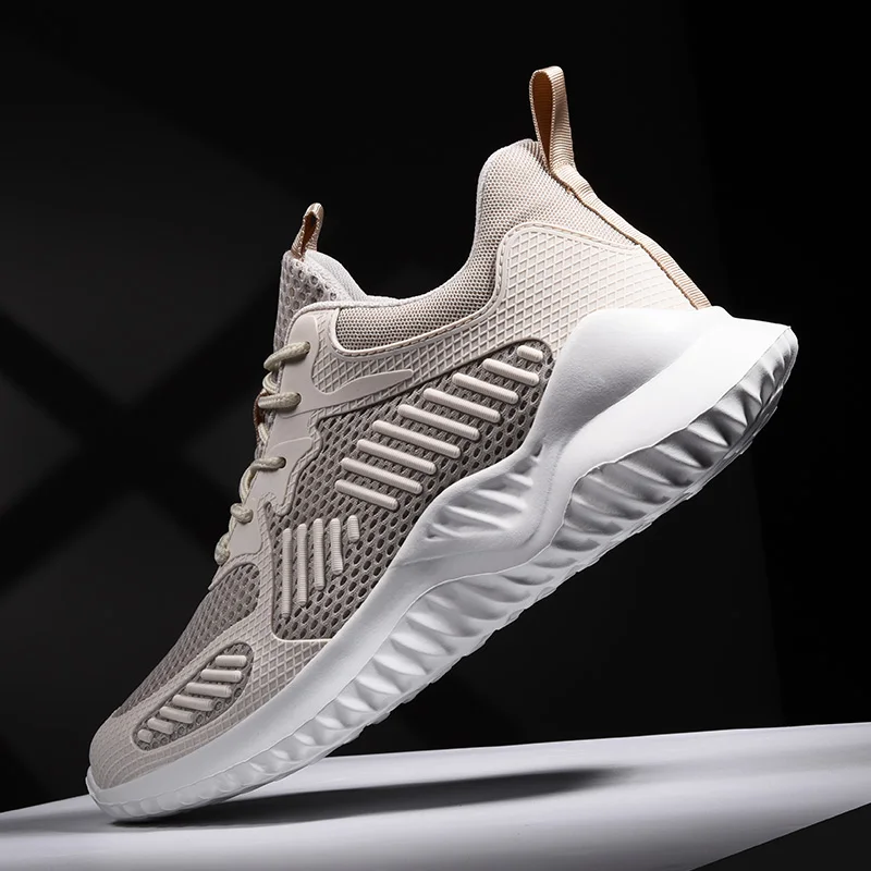 

2020 summer high-quality men's mesh breathable running shoes comfortable wild casual shoes ultra lightweight sneakers