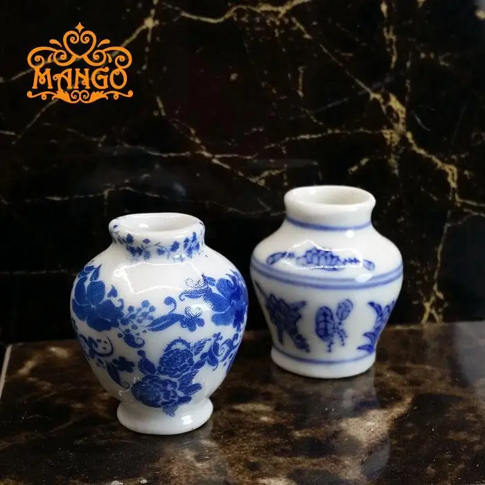 1: 6 Doll House Forest Cabin Mini Porcelain Art Decoration BJD Props Blue Pattern Large Porcelain Vase a Pair