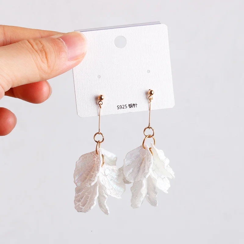 

2019 new Korean temperament elegant simulation shell flower earrings long section face thin high-quality temperament earrings