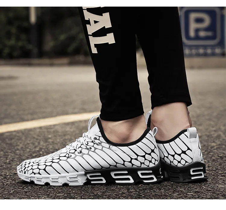 4511761383_889652088