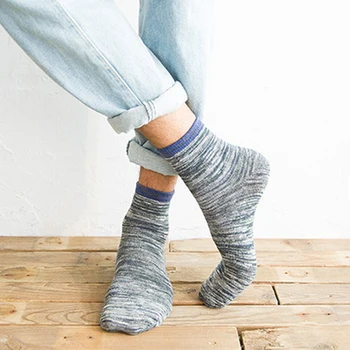 

Latest autumn and winter 2020 men's socks casual socks national wind stripes high quality cotton Mid Tube