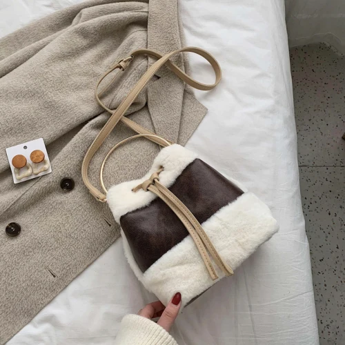 iVog New Arrival Everyday Female Small Crossbody Messenger Handbag Fur cc Geometric Fashion Bucket Bags for Women - Цвет: Dark Brown