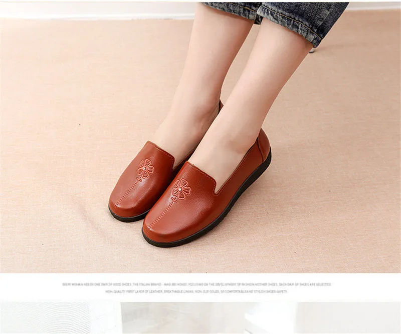 YAERNINew autumn pu leather women moccasins flat shoes embroidered moms flat shoes ballerina shoes casual shallow boat soft shoe