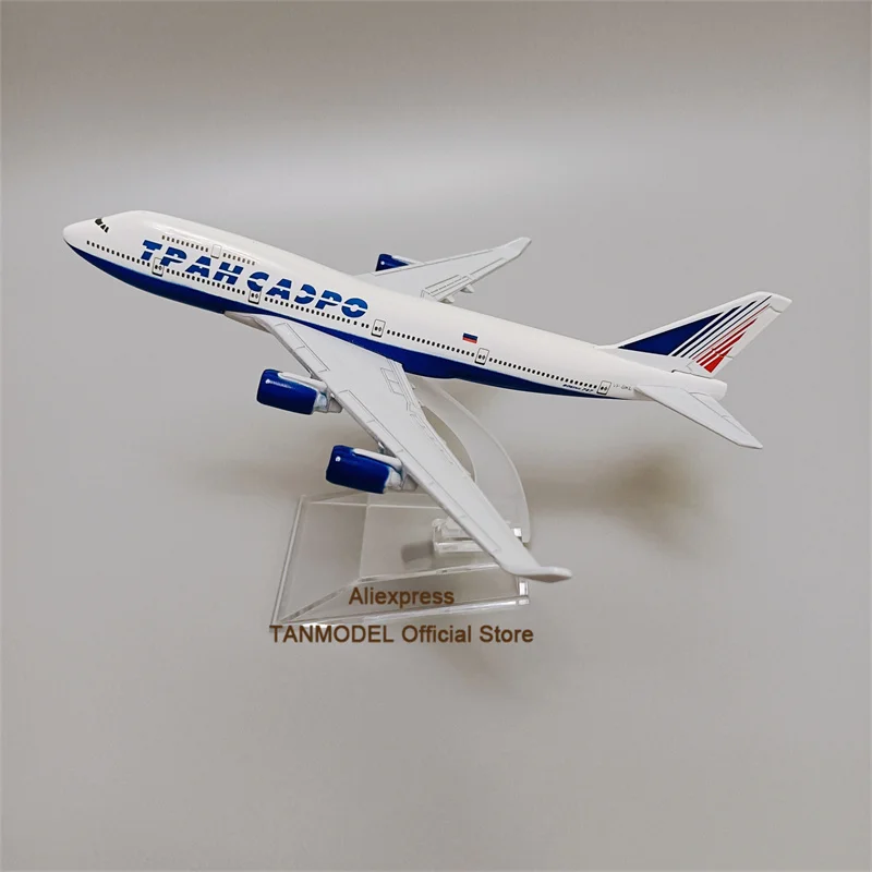 Модель самолета из металлического сплава для российских авиакомпаний Transaero
