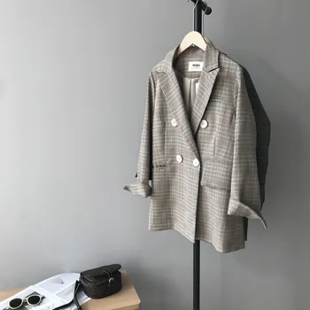 

Zhixi In Taochuan 2020 Early Hong Kong Flavor Double Row Buckle Nine Part Sleeve Pattern Suit Loose Coat Woman 8099