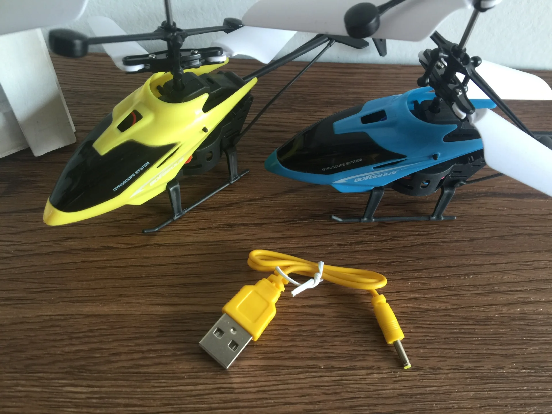 Stall Hot Selling Shining Douyin Gesture Induction Vehicle Suspension Remote Control Helicopter Online Celebrity Toy Wholesale