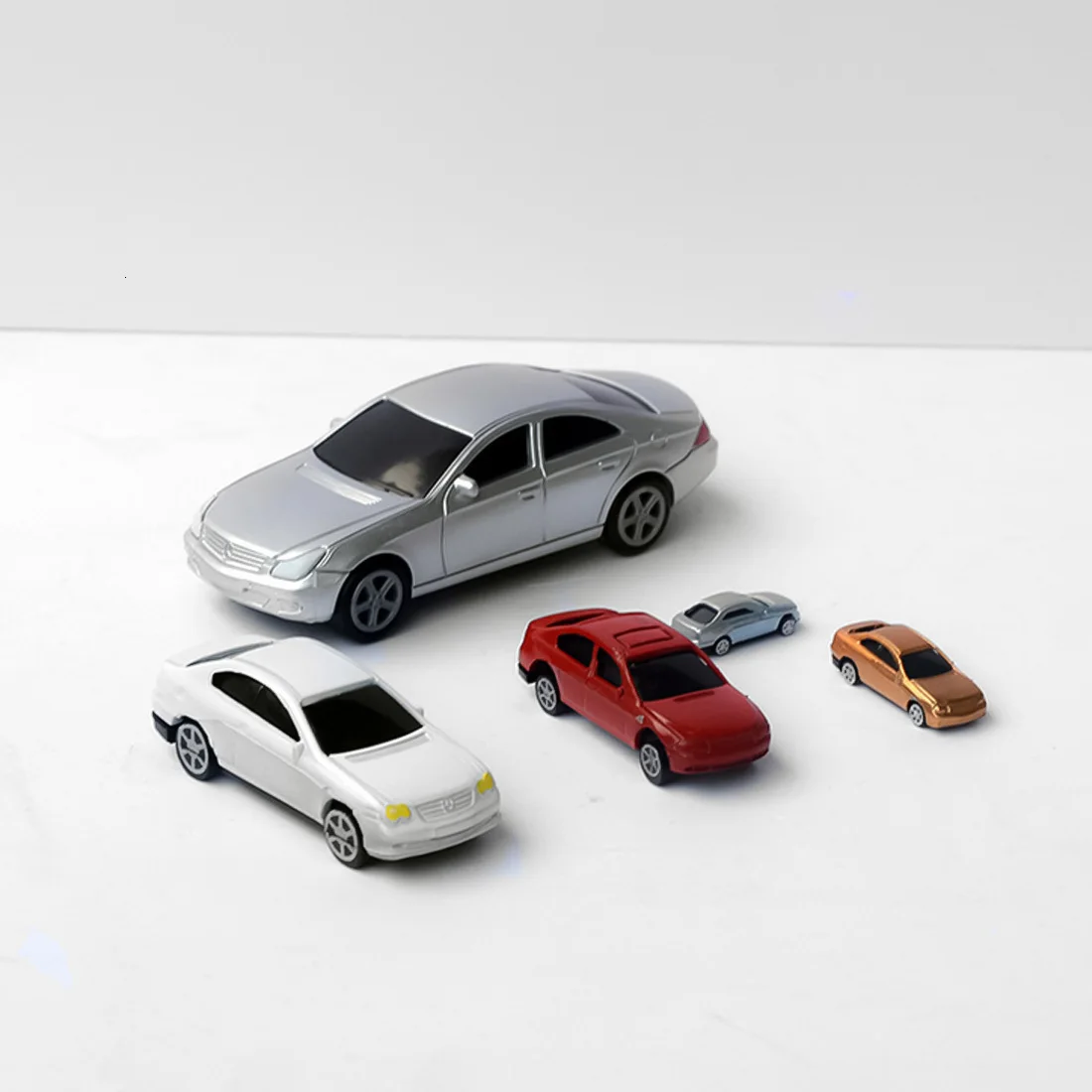 30 шт. 1: 75/1: 100/1: 150/1: 200 масштаб моделирования пластиковые мини-машины пластиковые модели автомобиля для DIY песка настольные строительные модели-случайный
