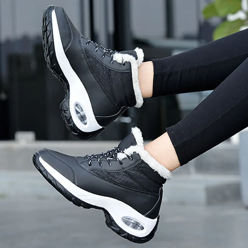 12427210486_661546604