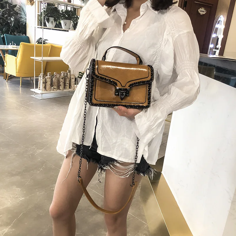 

Women 2019 new retro fashion lock chain Western style Messenger bag Joker handbag