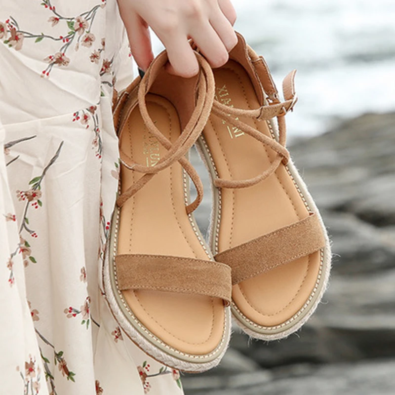 

Chaussures Femme Suede Genuine Leather Buckle Beach Sandals Woman TPR Flat Rope Lace Up Gladiator Sandals Non-slip