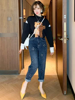 

Fake two piece stitching hot diamond bear sweater + smiley face diamond jeans suit female 2020 autumn new