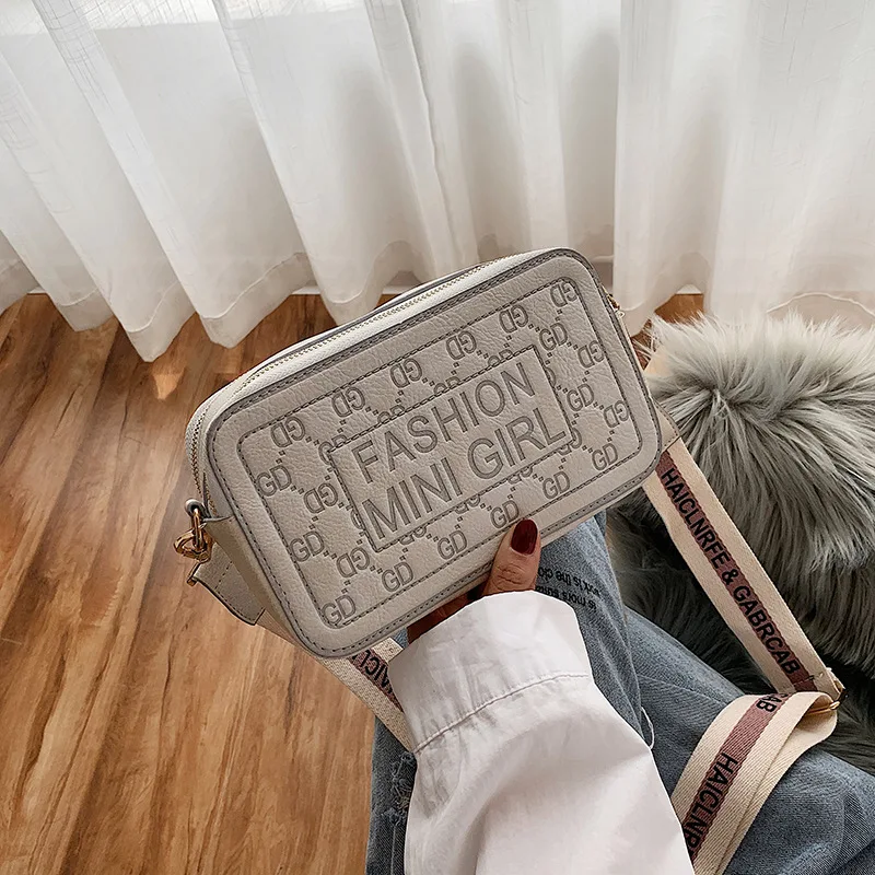 

2019 New Wide Shoulder Strap Fashion Letter Bag Female Tide Shoulder Messenger Bag Lock Buckle Wild Texture Package Purses