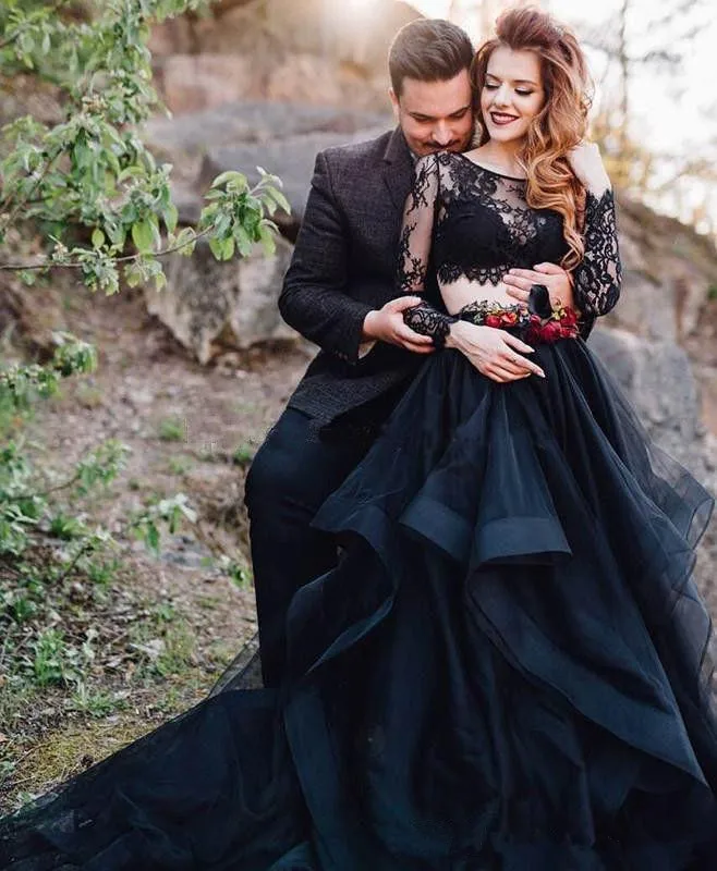 lace-wedding-dress-2019-long-sleeve-bridal-dresses-gothic-black-two-pieces-wedding-dresses-tiered-lace-top-punk-bridal-wedding-gown (1)_副本