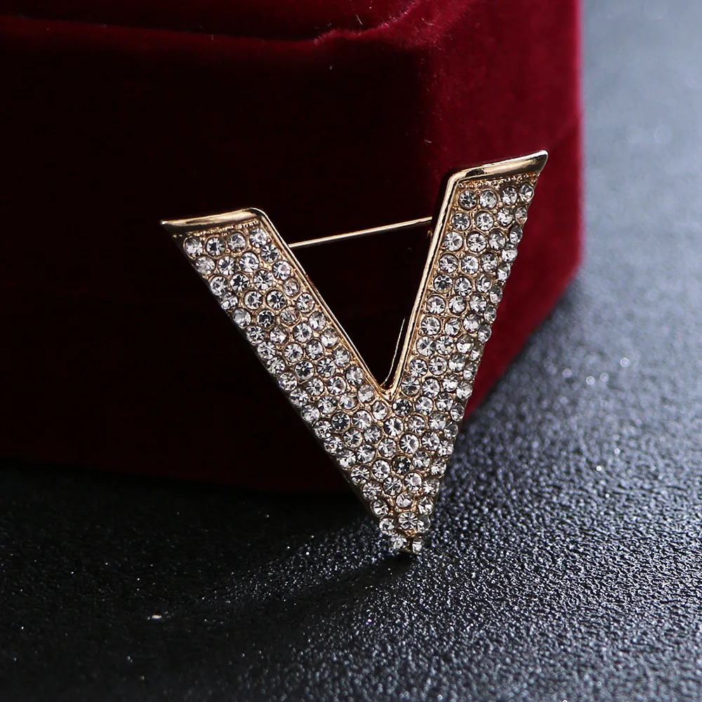 i-Remiel New Minimalist Crystal New Letter V Brooch Pin Rhinestone Triangle Brooches and Pins for Men's Shirt Collar Accessories - Окраска металла: Золотой цвет