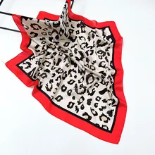 Bufanda de seda artificial de leopardo con cuello cuadrado, bufanda Vintage para mujer, accesorio decorativo de marca para mujer, estola Tippet, cinta para maleta, Bandana