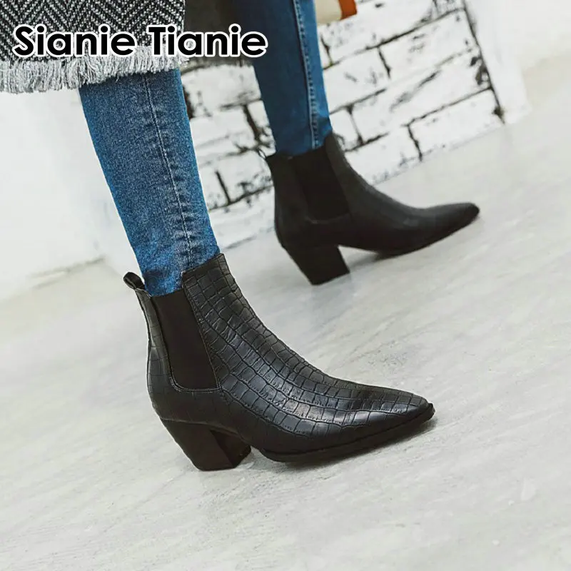 

Sianie Tianie 2019 winter new woman ankle boots point toe black white red snake print chunky high heeled pumps women boots shoes