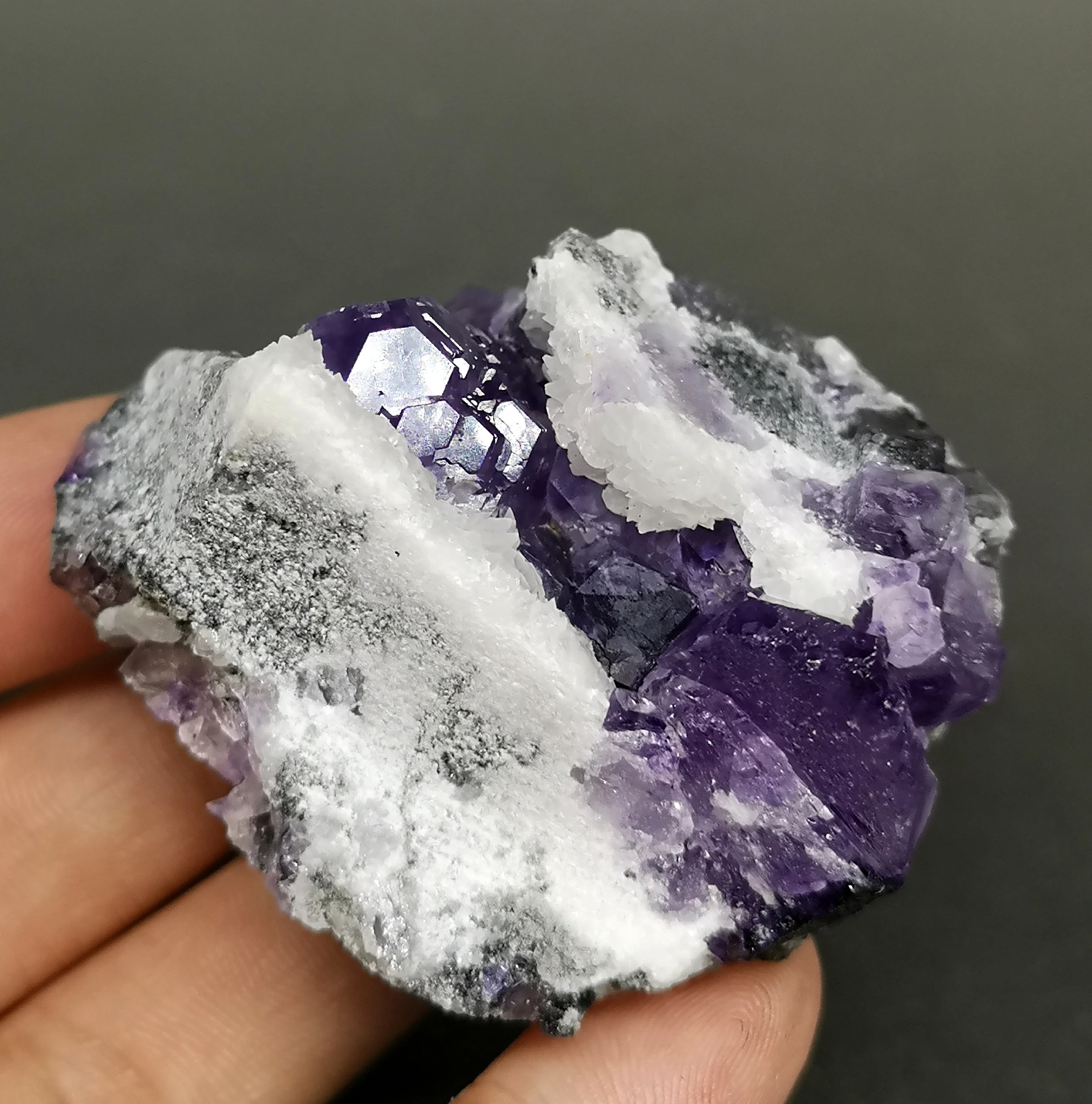 

New varieties! 98g Natural Polyhedral purple fluorite cluster mineral crystal specimens Stones and crystals Healing crystal