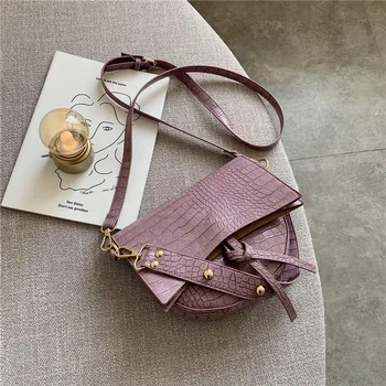 

Women's Personality Rivet Shoulder Strap Saddle Bag Retro Wild Messenger Bag Famous Designer Handbag Alligator Crossbody Bags