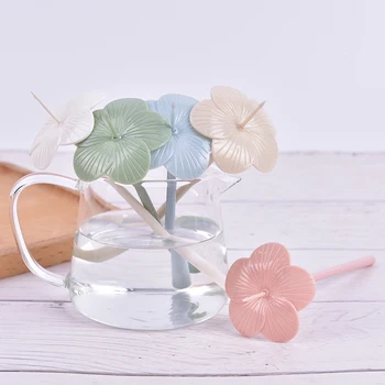 

10pcs Creative Flower Shape Food Picks Decorative Fruit Forks Plastic Tableware Party Supplies (Random Color)