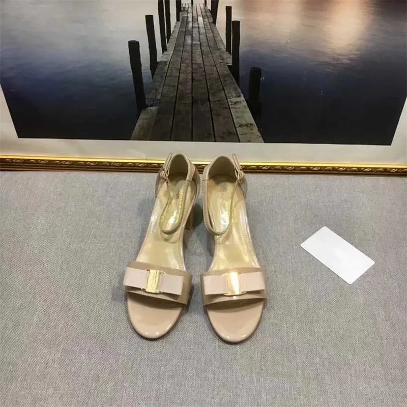 Женские босоножки; женская обувь; chaussures femme; женская обувь на высоком каблуке с пряжкой; модная летняя обувь с металлическими украшениями; zapatos De Mujer