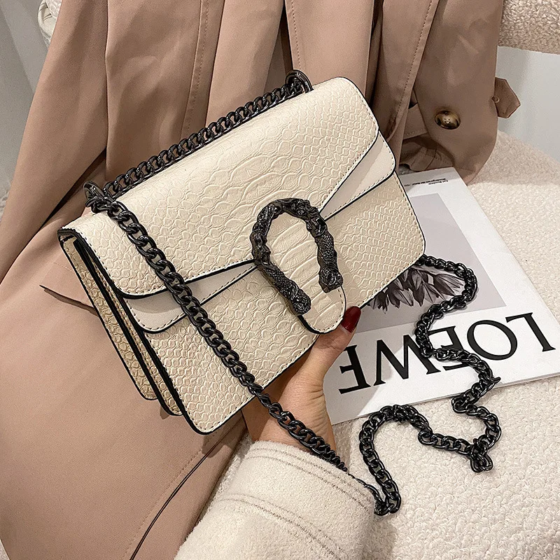 2021 New Shoulder Bag Chains Messenger Bag Fashion Girls Casual Handbag Simple Leisure Personality Small Square Women Bag