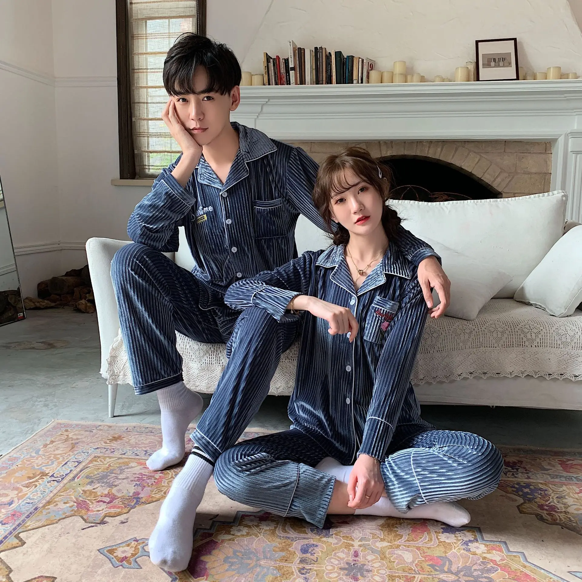 

CH # Lettered Flower Emblem Collection Cardigan High Quality Couples Gold Velvet Long Sleeve Pajamas Homewear Set