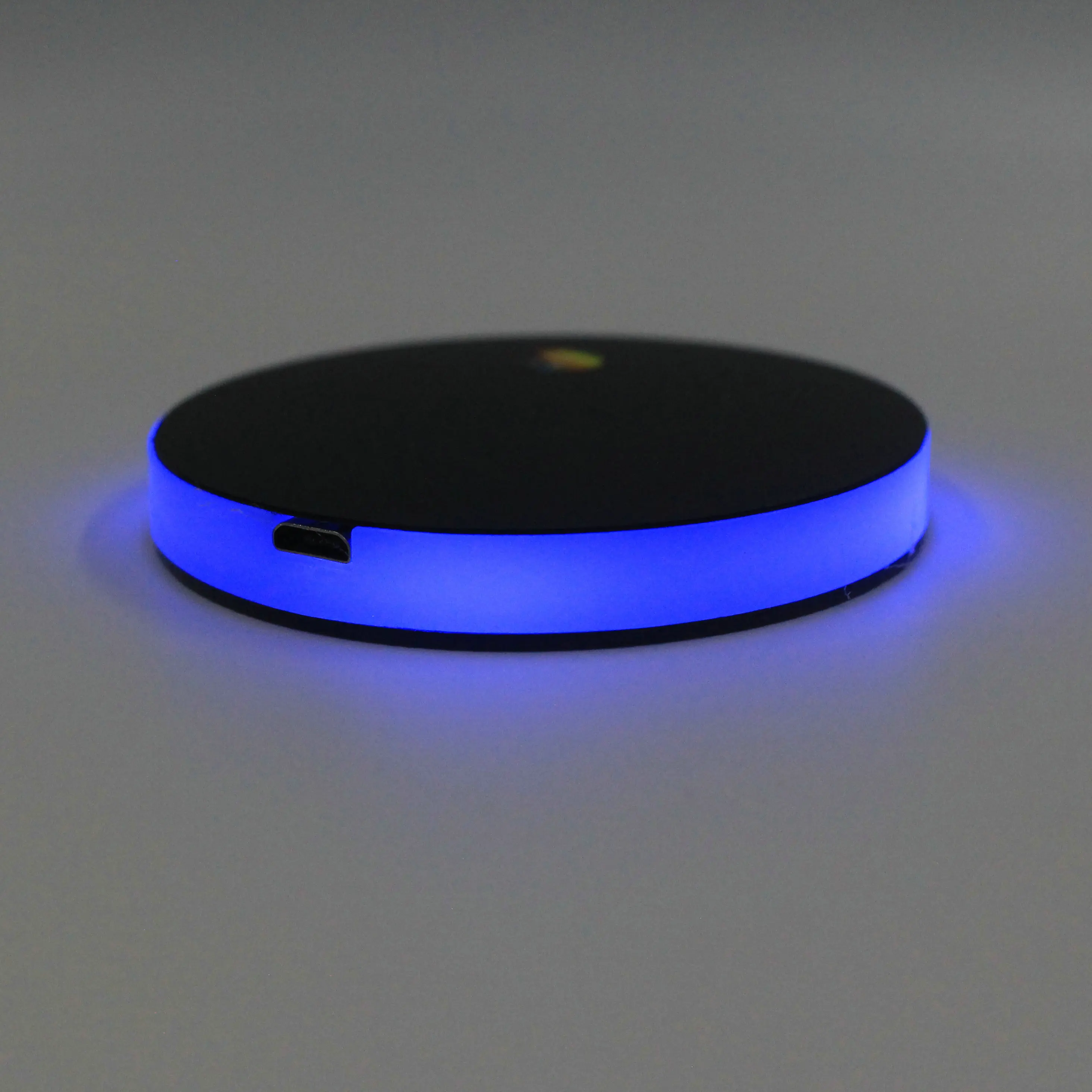 1 шт. RGB 7 цветов водное стекло Подушка автомобиля цветные светодиодные лампы водное горение атмосферное освещение автомобиля зарядка через USB Нескользящая подставка