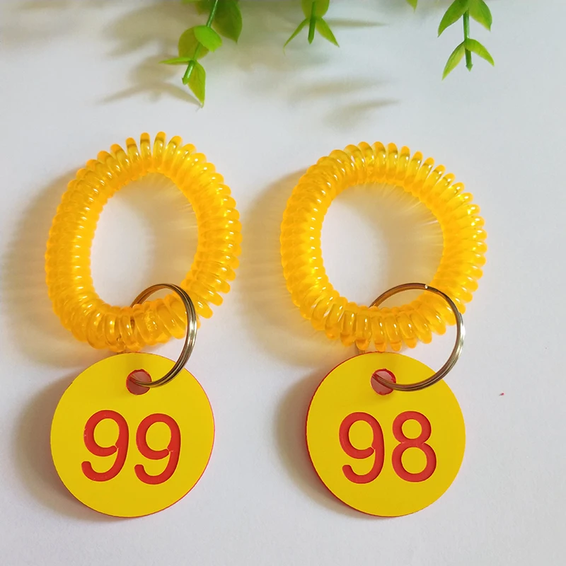 clear orange Meetee 50 шт. красочные пластиковые цифры диск наручные катушки Пряжка шкафчик тренажерный зал сауна плавательный клуб ID браслет карта крюк DY202 - Цвет: clear orange