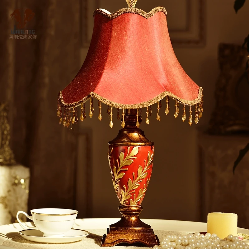 

High-grade Warm Lamp Wedding Table Lamp Wedding Decorations Antique Design Bedroom Bedside Lamp Creative Pastoral Dressing Lamp