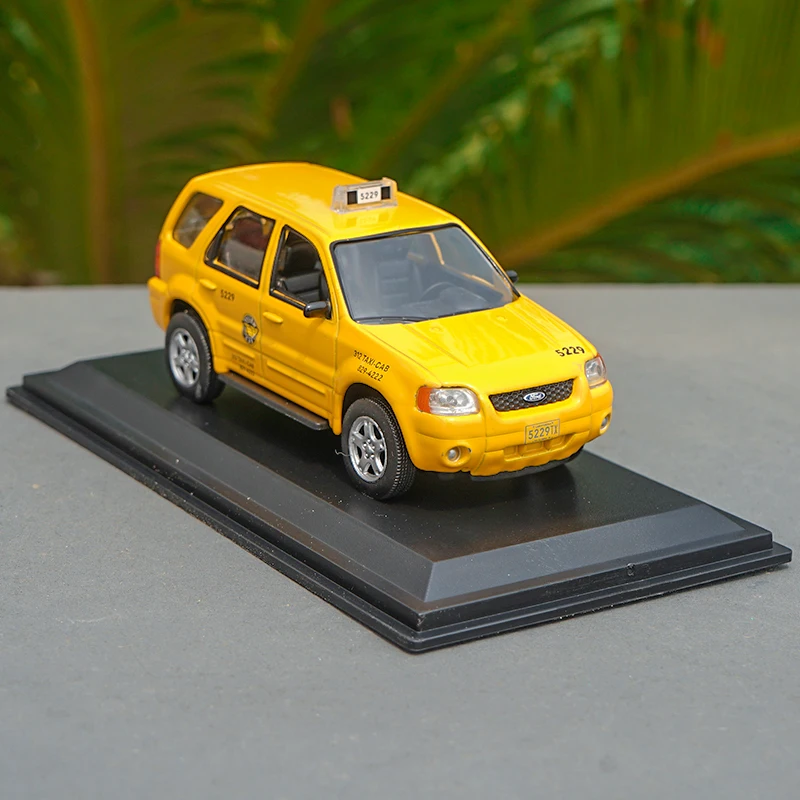 Collectable 2005 Ford Escape Hybrid Chicago Yellow Taxi Model