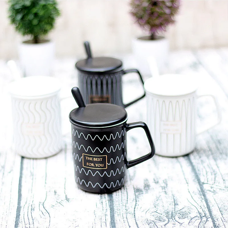 Черная белая полосатая кружка с Ложка Крышка, тисненая Геометрическая английская чашка для любимого человека цветок чай кофе чашка вода молоко посуда для напитков